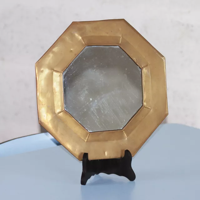 Ancien miroir mural octogonal artisanal en laiton