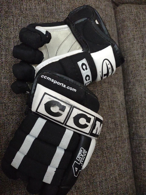 CCM Tacks 452 Youth Hockey Glove, 9 inch / 23cm, Gently Used Condition