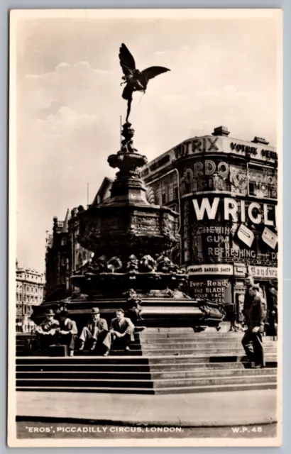 Postcard RPPC, "Eros" Statue, Piccadilly Circus, London England Unposted