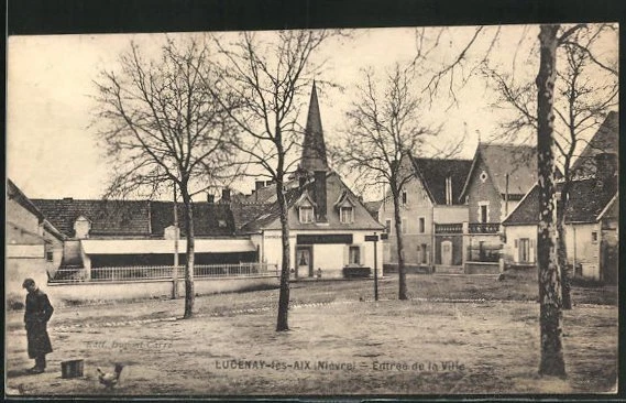 CPA Lucenay-les-Aix, Entrée de la Ville
