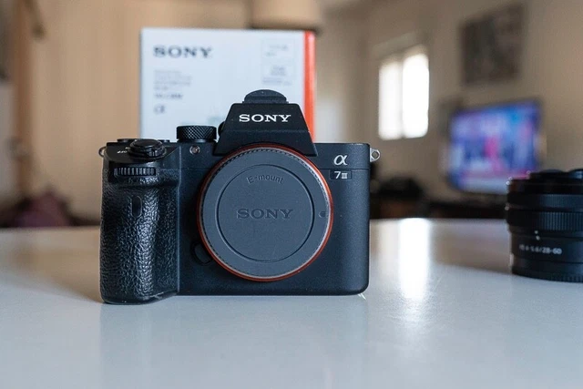 Sony Alpha 7 III 24,2 Mpix Appareil Photo Numérique Hybride Plein Format - Noir