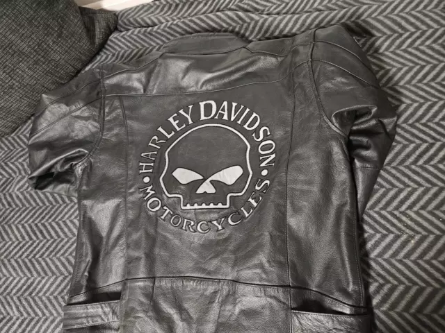 Wie neu. Harley Davidson Lederjacke Skull - schwarz - M