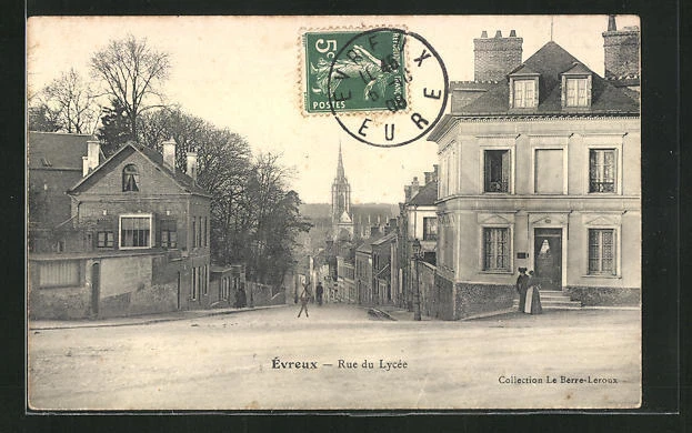 CPA Évreux, Rue du Lycée, vue de la rue 1908