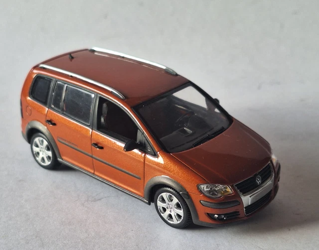 Minichamps 1/43 VW CrossTouran - Orange Métallisé - Dealer Edition 2007