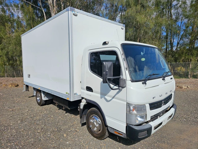 2013 Mitsubishi canter car licence pantech truck