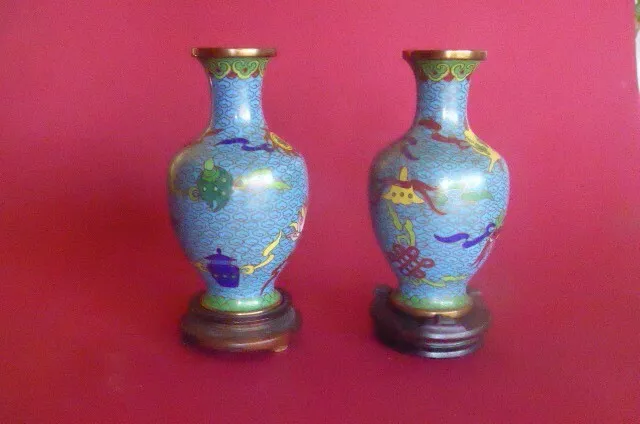 S7 ---   China Cloisonne Vasen Paar  mit Holzstand - selten rar