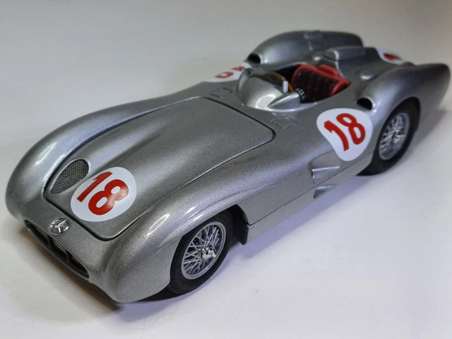 Mercedes-Benz W 196 R 1954 đạt danh hiệu vô địch F1 được bán với giá