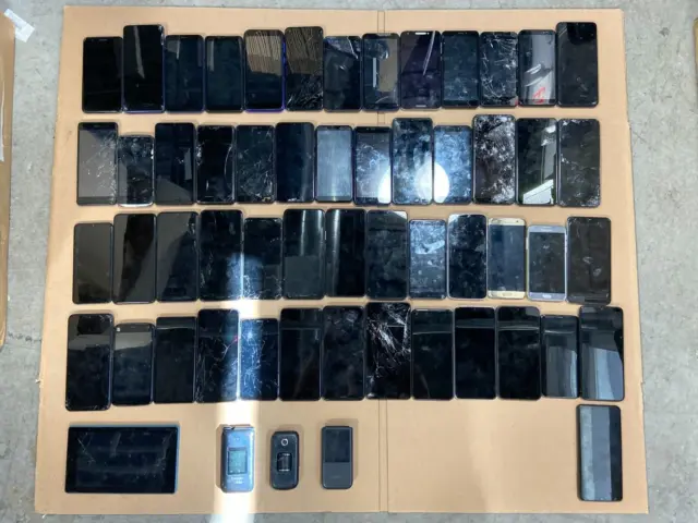Lot of 58 phones - VARIOUS BRANDS AND CONDITIONS - SOME WORK - SEE DETAILS