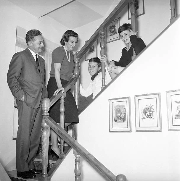 DINO RISI WITH His Wife Claudia And Their Children 1955 Old Film Star