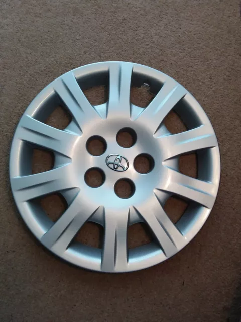 Toyota avensis wheel trims deals
