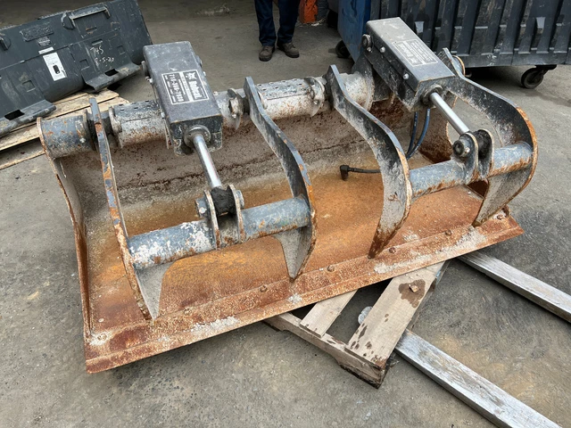 68" Bobcat Industrial HD Grapple Fits Skid Steer Loader Made in USA Bobcat oem. 68" Bobcat Industrial HD Grapple Fits Skid Steer Loader Made in USA Bobcat oem.