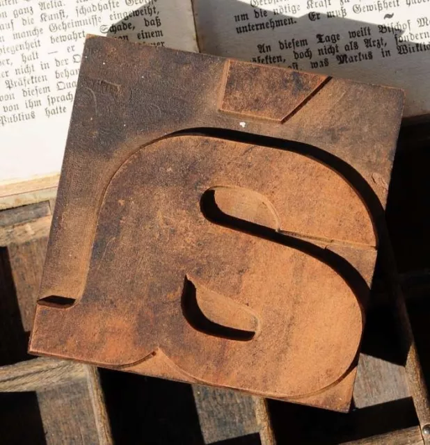 Letter "à"  wood type character rare decorative letterpress printing block font