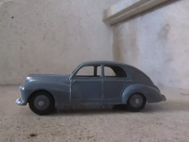 DINKY TOYS 24R.  FRANCE PEUGEOT 203 (années 50)