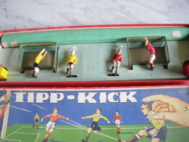 Jeu De Foot Mécanique Ancien France Jouet - 66x36.5 Cm Sur Pied - Années 1970 - Rare