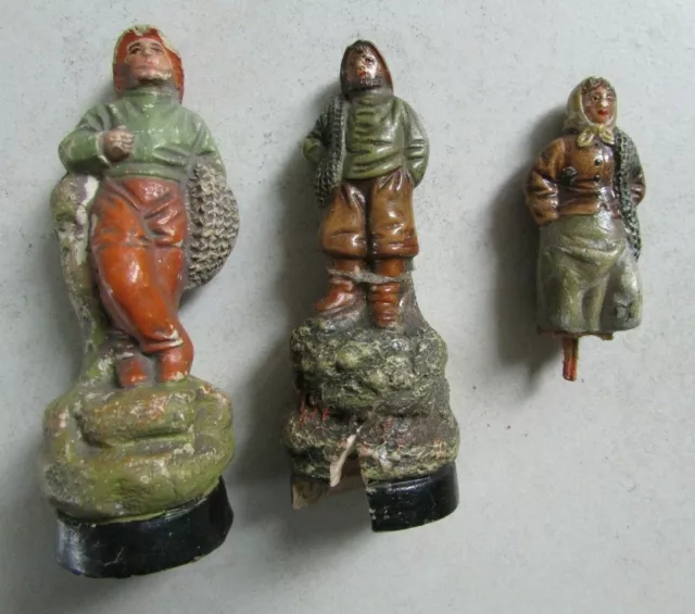 Ensemble de 3 anciens Santons, figurines, marins en plâtre avec poques & manques