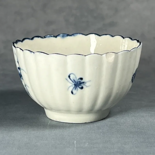 c1770 First Period Worcester Porcelain 'Gillyflower' Pattern Ribbed Tea Bowl 2