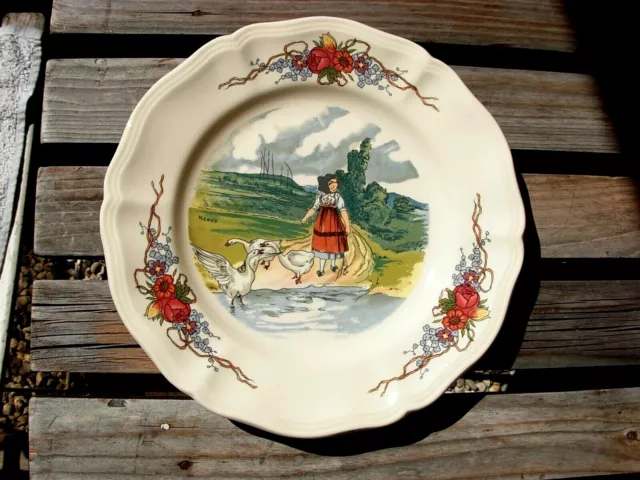 BEL ASSIETTE PLATE  ANCIENNE D OBERNAI SARREGUEMINES FRANCE décor ALSACIEN,,,