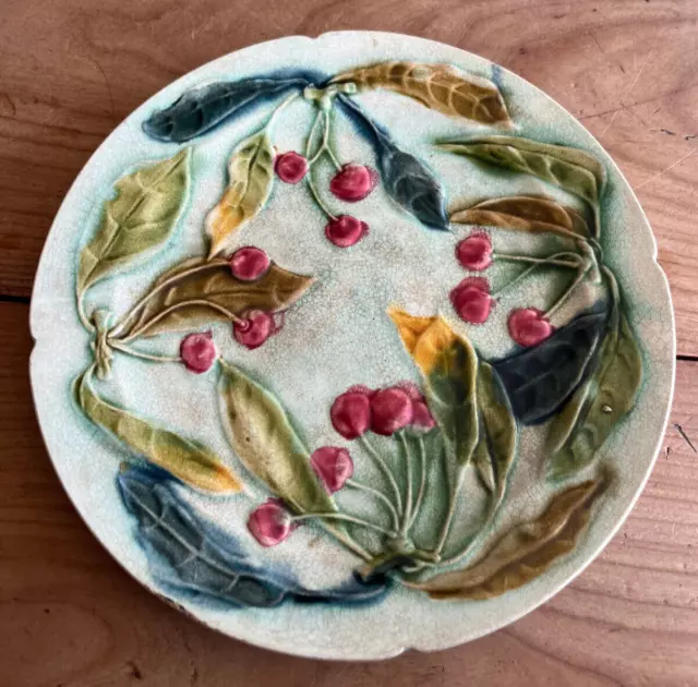 assiette ancienne N32 barbotine cerise