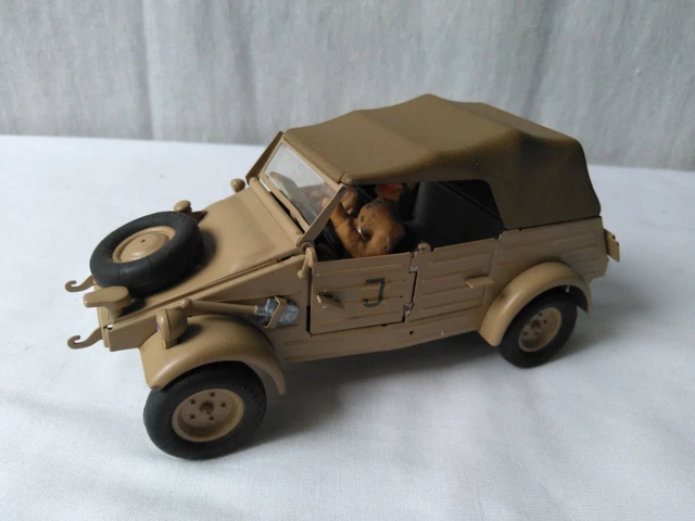 Vw Kubelswagen Typ 82. 2 Servants.sable.  Gonio. 1/24. Belle Pièce. Tout Métal.