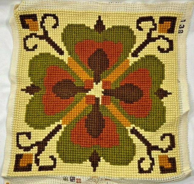 Top de almohada con aguja bordada a mano década de 1970 lista para terminar 15x15 vintage 9103