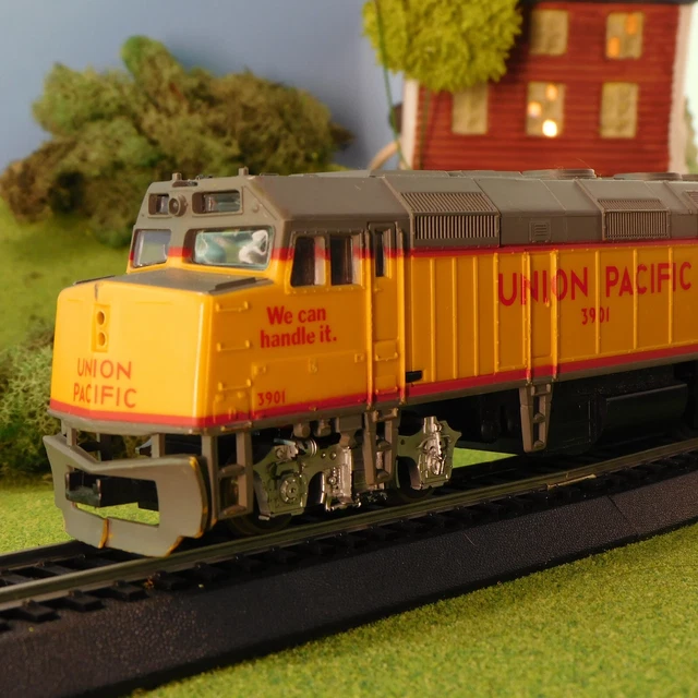 Life Like Union Pacific 3901 HO Diesel Powered Locomotive TESTED VIDEO