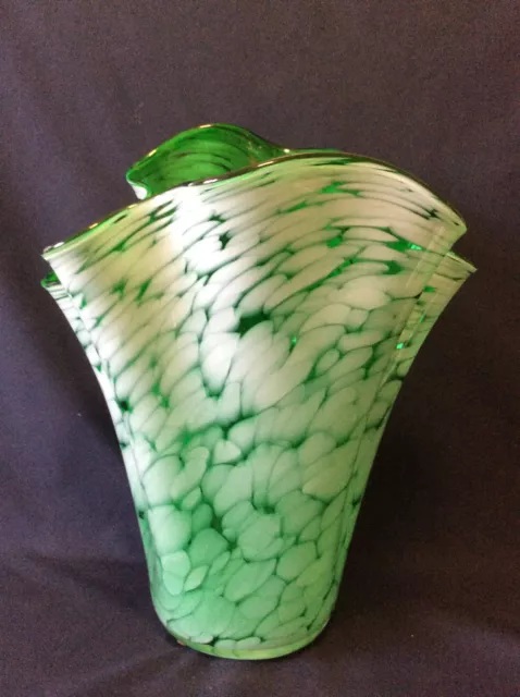 Vase verre doublé teinté vert et blanc col chantourné hauteur 26,5cm anonyme 3