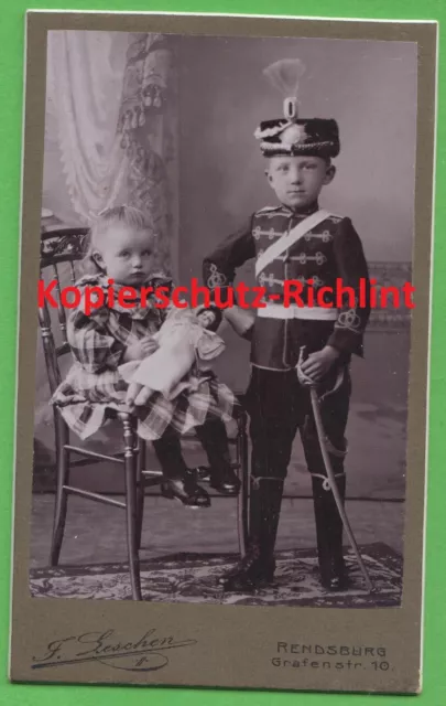 org Foto: 1.WK Portrait Kind kleiner Junge Husaren-Uniform Mütze Säbel Rendsburg