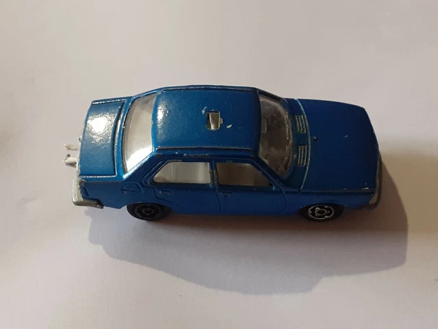 Miniature SIMCA 1000 1962 blanche taxi de Marseille vendue sous blister IXO MAGTX19 | Collect World Miniature SIMCA 1000 1962 blanche taxi de Marseille vendue sous blister IXO MAGTX19 | Collect World