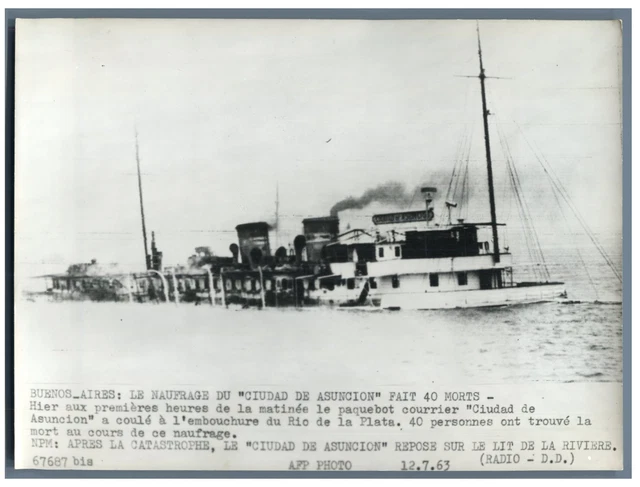 Argentina, Shipwreck of the ship ""Ciudad de Asuncion"" Vintage Silver Print Tirag
