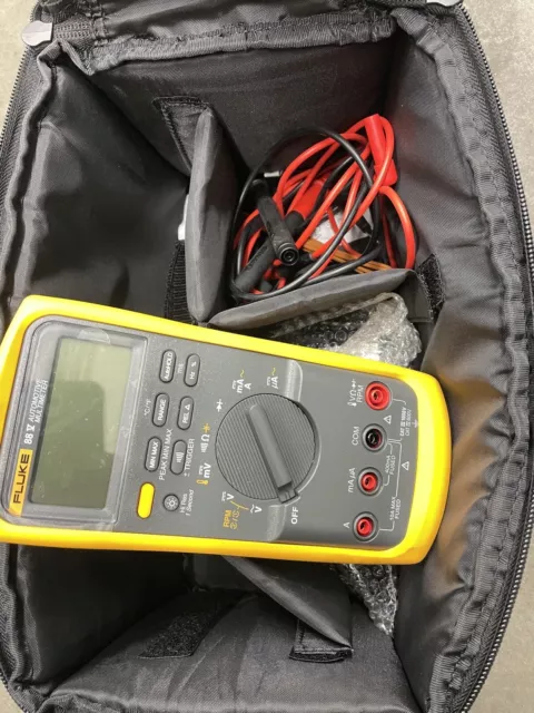 Fluke 88 V Multimeter with Leads And Case