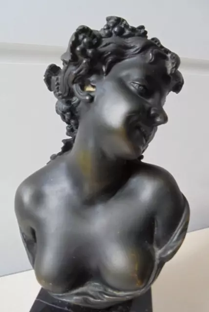 Sculpture buste femme bacchante érotique vigne raisin résine marbre noir