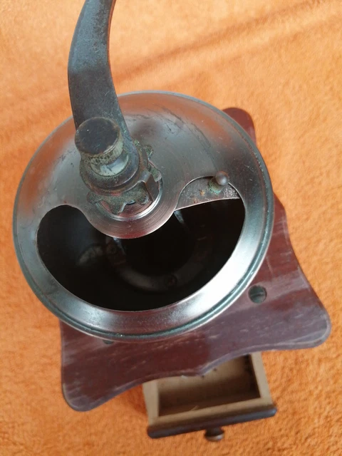 Schöne alte seltene sehr robuste voll funktionierete Holz Kaffeemühle 4