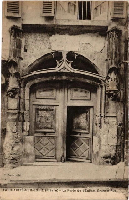 CPA AK La CHARITÉ-sur-LOIRE - La Porte de l'Église Grande Rue (456363)