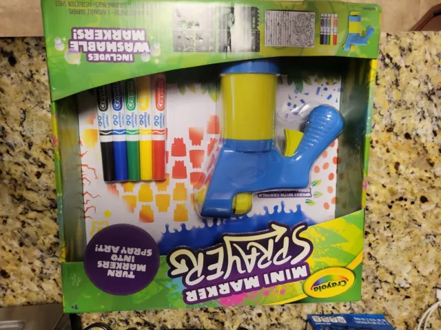 NEW Crayola Mini Marker Sprayer Kids Airbrush Art Kit with Stencils