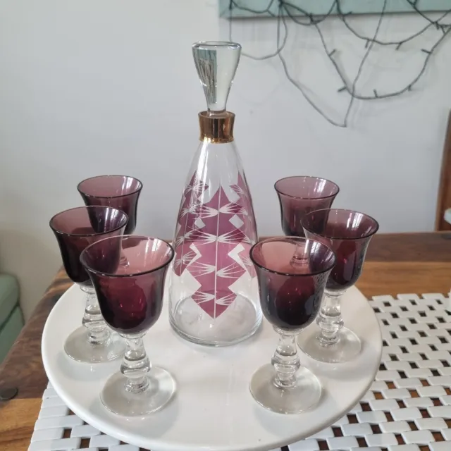 Beautifl MCM Vintage Decantor With Glass Stopper And 5 Glasses Set