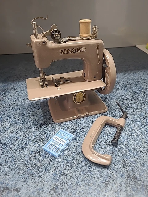 VINTAGE - SINGER - MINI machine à coudre enfant II