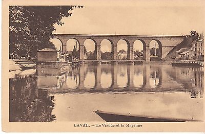 Cpa Laval Le Viaduc Et La Mayenne