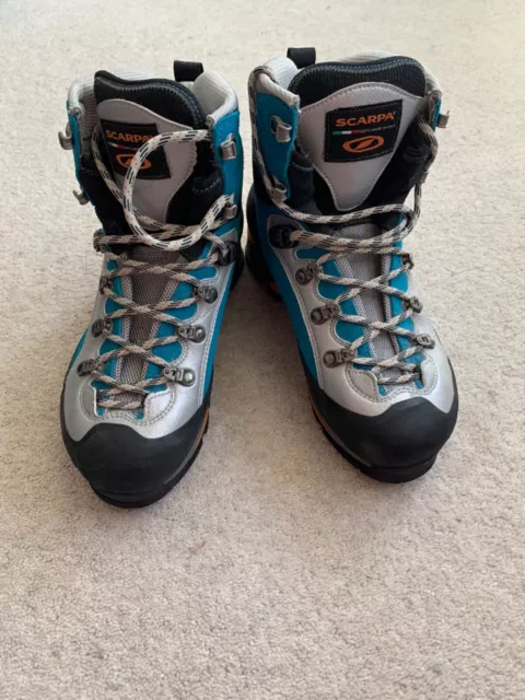 Scarpa mountaineering boots with crampons 5.5