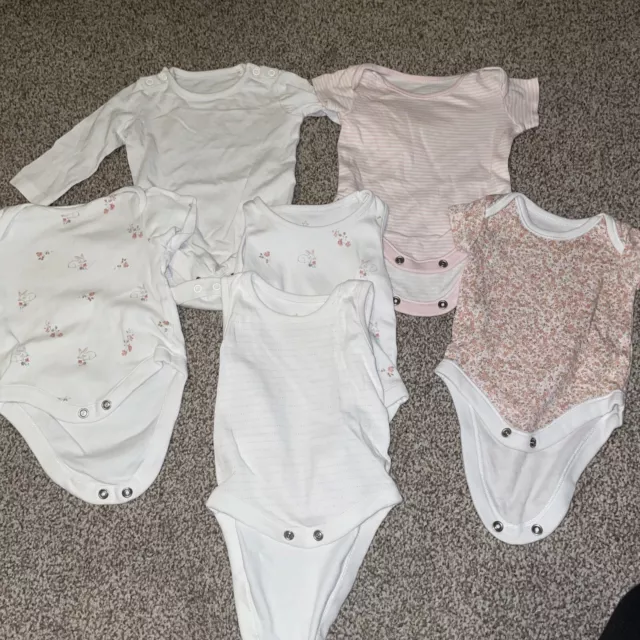 bundle of 6 baby girls bodysuits 0-1 month