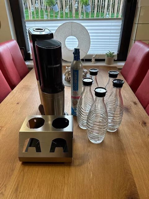 SodaStream incl. Zubehör 5 Glasflaschen, Ständer und neue Kartusche