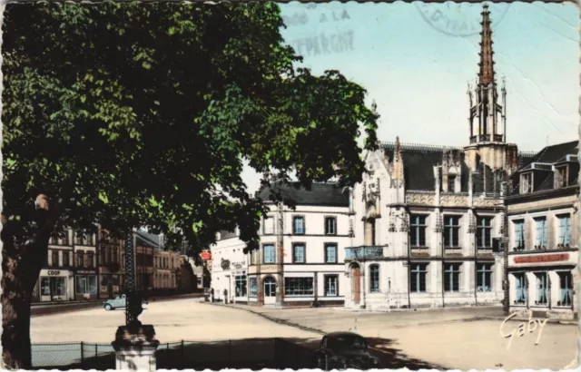 CPA BRETEUIL-sur-ITON L'Hotel de Ville et le Square (160444)