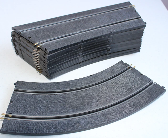 Lot n° 1 de 12  rails virages relevés réf 326 circuit " JOUEF "  pas  SCALEXTRIC