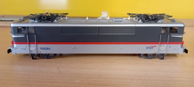Caisse Locomotive électrique BB 7410 SNCF Roco – HO 1/87 Plastique