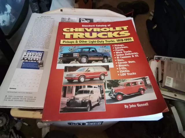 Standard Catalog of Chevrolet Trucks by John Gunnell  1918-1995 Pickups Light du