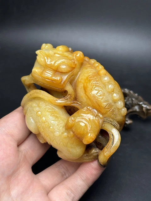 Chinese Exquisite Handmade Lion carving Hetian Jade Statue