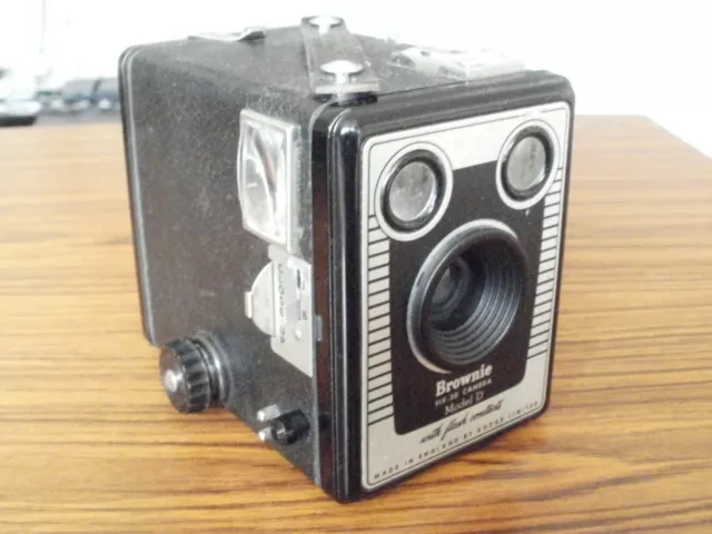 Vintage KODAK Brownie Six-20 Model D box Camera - Uses 620 Film