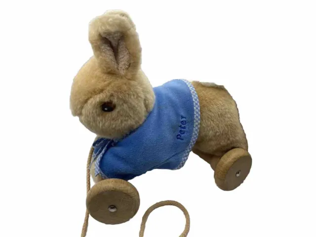 PETER RABBIT Pull-Along plush toy 18cm Beatrix Potter 2011 nursery toddler
