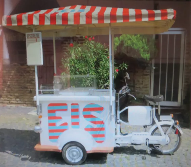 Eis-Mobil auf Drei-Rad-Moped