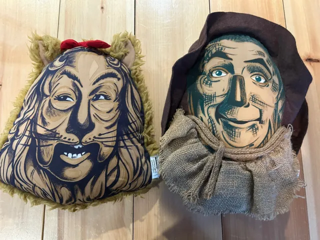 1997 Wizard Of Oz WB Studio Store Cowardly Lion And Scarecrow Pillows