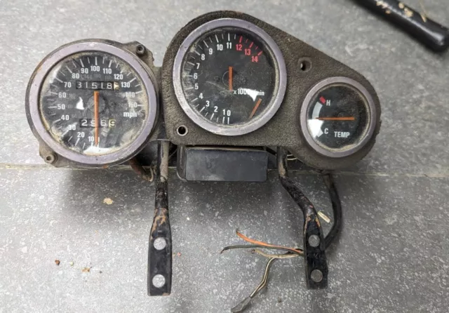 SUZUKI RGV 250 VJ22 MPH CLOCKS And Tacho And Temp Gauge